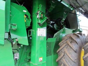 Moissonneuse-batteuse John Deere S780 d'occasion pour la récolte du maïs, de l'ail et du blé, excellent état, origine américaine - Product Image 6