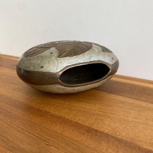 Vase en métal à motif de feuilles décoratives pour table centrale, table d'appoint, décoration intérieure, présentation d'événements, célébration de mariage et rassemblement - Product Image 2