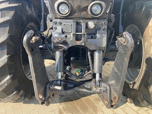 Tractor Agrícola New Holland Usado en Buen Estado / Tractor New Holland de 140 CV Usado con Bajo Consumo de Combustible en Venta - Product Image 3