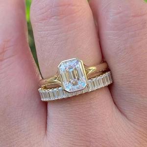 Vente flash - Bague classique en or 10 carats avec diamant moissanite pour demande en mariage, mariage et occasions spéciales - Disponible à prix avantageux - Product Image 1