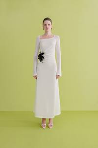 Robes de luxe pour femmes à manches longues ABOLI ROBE ASYMÉTRIQUE Noir et blanc ANT BLANC Vêtements pour femmes Étiquettes personnalisées fabriquées au Vietnam - Product Image 2