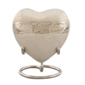 Fabricant d'urnes funéraires en laiton à cœur indien Vente en gros à prix raisonnables Urnes funéraires à cœur en métal - Product Image 4