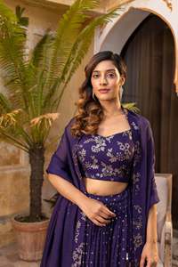 Lehenga choli vichitra élégant avec broderie en zari et sequins, jupe évasée semi-cousue, chemisier non cousu et dupatta brodé - Product Image 2