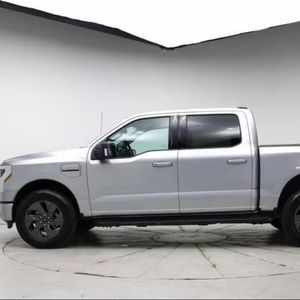 Camionetas Pickup Eléctricas 4x4 Usadas en Excelentes Condiciones, con Motor Dual, Interior Moderno y Gran Autonomía para Mayor Comodidad de Conducción - Product Image 1