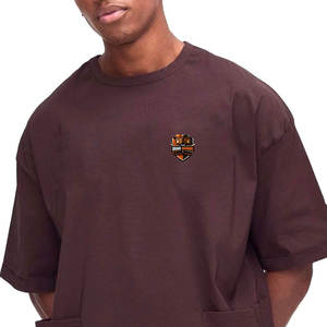 Camiseta Oversize de Peso Pesado para Hombre con Tela Gruesa y Corte Moderno Inspirado en el Estilo Urbano en Venta - Product Image 4