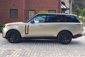 Range Rover 2022 Primera Edición, Motor V8 Biturbo, Equipamiento de Alta Gama, Techo Panorámico Automático, Asientos de Cuero, Bajo Kilometraje, SUV Euro VI - Product Image 2