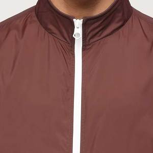 Chaqueta Bomber Casual 2026 con Interior Suave, Capa Exterior Resistente al Agua y Bolsillos con Cremallera Segura para Atuendos Diarios - Product Image 6