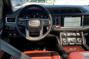 SUV de luxe pleine grandeur d'occasion 2023, intérieur haut de gamme, caractéristiques de confort avancées - Product Image 2