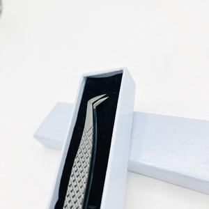 Pinzas de punta de fibra alta con logotipo personalizado, extensión de pestañas, volumen de bota, pinzas de extensión de pestañas negras, cuidado personal sostenible - Product Image 1