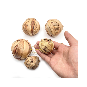 Juguete masticable artesanal de jacinto de agua, pelota segura y natural para conejos - Product Image 2