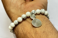 Bracelet de luxe fait main en laiton naturel vintage certifié IGI avec perles de 8 mm pour les sept chakras, idéal pour les bijoux de mode et les cadeaux d'anniversaire