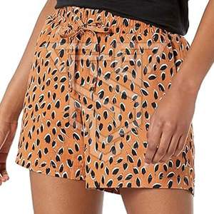 Shorts décontractés pour femmes de haute qualité, confortables, à taille élastique, avec logo personnalisé, contraste de couleurs, respirants, fabriqués au Pakistan, prix abordable - Product Image 3