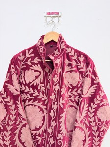 Veste Suzani marron pour femmes, veste courte en velours lisse, veste brodée à la main, veste d'hiver, disponible en gros - Product Image 4