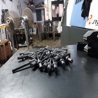 Tiges en acier usinées CNC sur mesure avec extrémités filetées et arbres lisses pour applications industrielles, pièces de finition automobile, acier et bra.