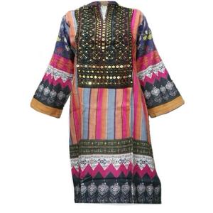 Nueva colección de ropa de invierno pakistaní de lana bordada Kurtis / Kurtis para mujer en tela transpirable de alta calidad - Product Image 4