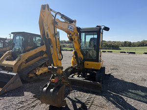 Mini-excavatrice sur chenilles JCBB d'occasion/neuve, modèle 18Z-1T3, 2379 heures, 99 kg, 3 cylindres, 16 CV, pompe hydraulique KYB, godet de 0,12 m de profondeur - Product Image 3