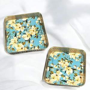 Plateau de service en métal élégant pour les maisons modernes et les restaurants de luxe, plateau en métal à motif design pour une utilisation décorative et fonctionnelle - Product Image 2