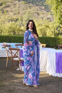 Sari estampado elegante en tela de mármol sin peso con borde de encaje de perlas y blusa coordinada para mujeres B2B suministro a granel - Product Image 2