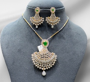 ชุดสร้อยคอและต่างหูสำหรับผู้หญิงชุดจี้รูปโซ่สีทองสวยสำหรับงานแต่งงาน - Product Image 2