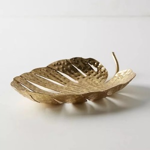 Nouveau plateau de service fantaisie en forme de feuille Forme personnalisée avec poignée en métal Plateau de service en aluminium fait main à bas prix pour un usage quotidien - Product Image 6