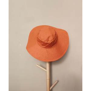Sombrero de Paja Flexible Fintastic Coral Talla Única con Top de Playa Reversible a Juego - Product Image 1