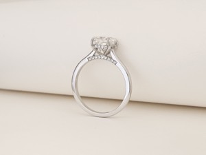 Bague de fiançailles classique pour femme personnalisée certifiée IGI VVS 925 Sterling Silver Cushion Cut Moissanite Solitaire Princess Fine - Product Image 4