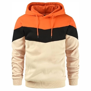 Sweat-shirt à capuche color block orange et crème pour homme, motif chevron, pull urbain orange vif - Product Image 1