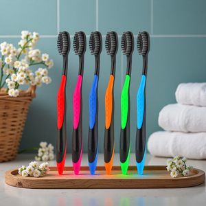 Brosse à dents manuelle pour adultes à poils souples en charbon de bambou le <span class=keywords><strong>plus</strong></span> populaire Paquet OEM Livraison rapide Usine directe - Product Image 1