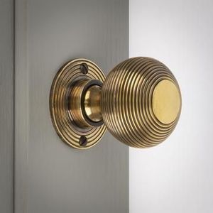 Pomo de Puerta de Latón, Lujoso, Atemporal, Sofisticado, Elegante, Vintage, Ornamentado, Hecho a Mano, Refinado, Duradero, de Alta Calidad, Diseño Elegante - Product Image 3