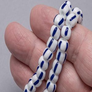 Perles de rocaille en verre à motif Chevron rayé blanc et bleu de 8mm en vrac en gros pour la fabrication de bijoux et de perles de cristal au chalumeau - Product Image 2