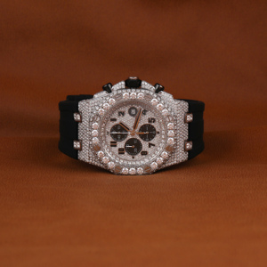 Montre-bracelet pour hommes personnalisée à moitié glacé, cadran blanc, VVS, moissanite, mécanique, entièrement personnalisée et fabriquée à la main - Product Image 1