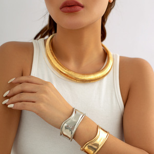 Simple exagéré métal lourd tordu couples collier ras du cou femmes spirale grande grosse croix chaîne Grunge Steampunk cadeau bijoux - Product Image 3