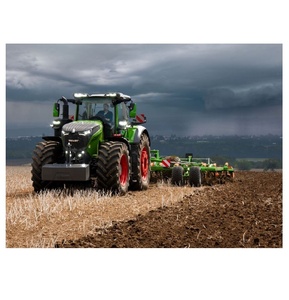 Excelente tractor Fendt 1050 con tanque de combustible de 800 litros, 517 caballos de fuerza y capacidad de elevación hidráulica de 7661 kg. - Product Image 5