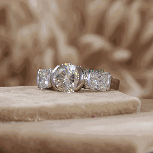 Bague de mariage 2.50 CT ronde et princesse taillée en diamant 3 pierres style demi-lunette - Product Image 1