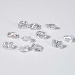 เพชรที่เปล่งประกายและกระจายแสงสีได้อย่างยอดเยี่ยมห้ากะรัต HPHT แล็ปปลูก IGI ได้รับการรับรองอัญมณีประกายสดใสสำหรับการทำเครื่องประดับ - Product Image 1