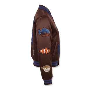 Chaqueta Bomber Corta de Satén para Mujer, Color Marrón Chocolate y Azul Rey, con Parche de Cangrejo de Chenilla Bordado, Logotipo Personalizado OEM - Product Image 4