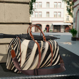 Bolsa de lona de piel de vaca ligera de alta calidad, nueva bolsa deportiva de fin de semana con cierre de cremallera, precios razonables al por mayor - Product Image 1