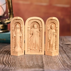 <span class=keywords><strong>Triptyque</strong></span> catholique sanctuaire en <span class=keywords><strong>bois</strong></span>, autel pliant sculpté à la main avec des figurines de Jésus, Marie et Saint - Product Image 2
