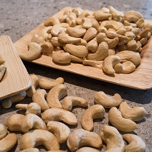 Venta Caliente de Nueces de Anacardo de Vietnam W180, Calidad Fresca, Directamente de Fábrica, Procesadas y Peladas para Uso en la Elaboración de Alimentos - Product Image 1