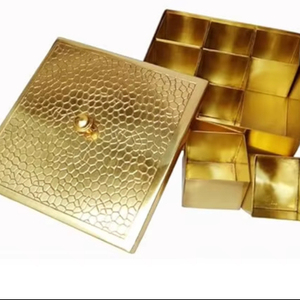 HF CRAFTS Contenedor de especias de metal de cobre hecho a mano con siete compartimentos Masala Dabba Herb & Spice Tools Apto para lavavajillas - Product Image 1