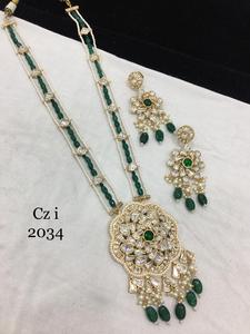 Ensemble de collier et boucles d'oreilles Kundan Mosenite exquis pour les mariages, les fiançailles, les anniversaires et les occasions spéciales - Product Image 2