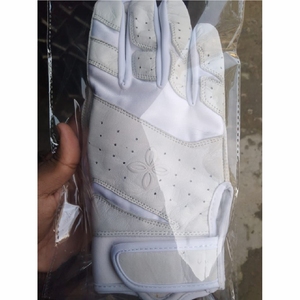 ถุงมือตีเบสบอลที่สวมใส่สบาย ปรับระดับการรัดข้อมือได้เพื่อความกระชับ - Product Image 4
