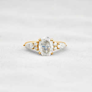 แหวนหมั้นเงินแท้ 925 สำหรับผู้หญิง ดีไซน์วินเทจหรูหรา ประดับเพชรโมอิสซาไนต์ทรงรี ดีไซน์โดดเด่นไม่ซ้ำใคร - Product Image 4