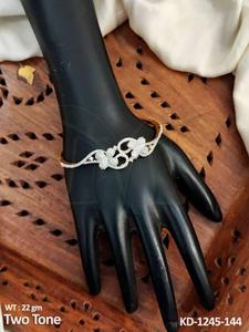 Designer polonais bicolore de luxe CZ AD Kada Full Stone Party Wear Kada pour les femmes Bijoux de mode élégants pour les événements spéciaux - Product Image 3