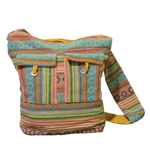 Sac à bandoulière en coton Hippie avec fermeture à glissière, sac à bandoulière ethnique de style bohème pour une utilisation en extérieur directement en Inde - Product Image 6
