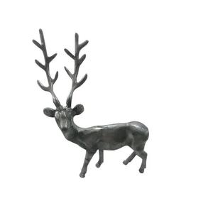 Venta al por mayor de adornos colgantes de Reno de metal natural de plata árbol de Navidad decoración del hogar colgante en estilo de medias - Product Image 5