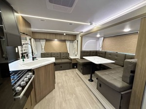 Remolque de Viaje Usado en Buen Estado, Modelo 2026, Forest River Wildwood X-Lite 24RLXL, con Tienda de Campaña en el Techo, en Venta - Product Image 5