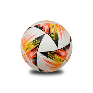 ลูกฟุตบอลพีวีซีหนังสำหรับนักเล่นฟุตบอลและฟุตซอลขนาด5ออกแบบโลโก้ได้ตามต้องการ - Product Image 2