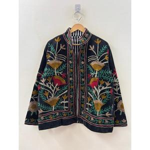 Veste réversible en satin et velours pour femme Automne/Hiver, modèle « Jardin de Minuit », brodée, noir anthracite, doublure en lin, confortable pour le printemps - Product Image 1