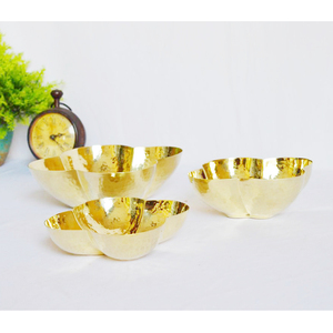 Increíbles cuencos decorativos de latón martillado para servir, Mini cuencos de latón de mesa para servir, cuencos de latón de Metal para uso doméstico y hotelero - Product Image 1
